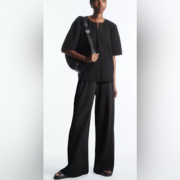 COS Pleated Short Sleeve Top Blouse, Size Medium, Black - Picture 2 of 10